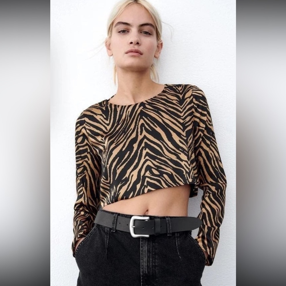 NWT ZARA Zebra Print cropped chain Blouse